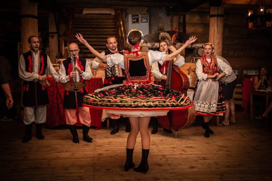Krakow: Polish Folk Night with Dinner and Unlimited Drinks - The Reality of the Polish Folk Night Experience