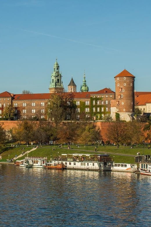 Krakow: Wawel Castle & Cathedral with Salt Mine Tour + Lunch - Wawel Castle: The Heart of Polish Royalty