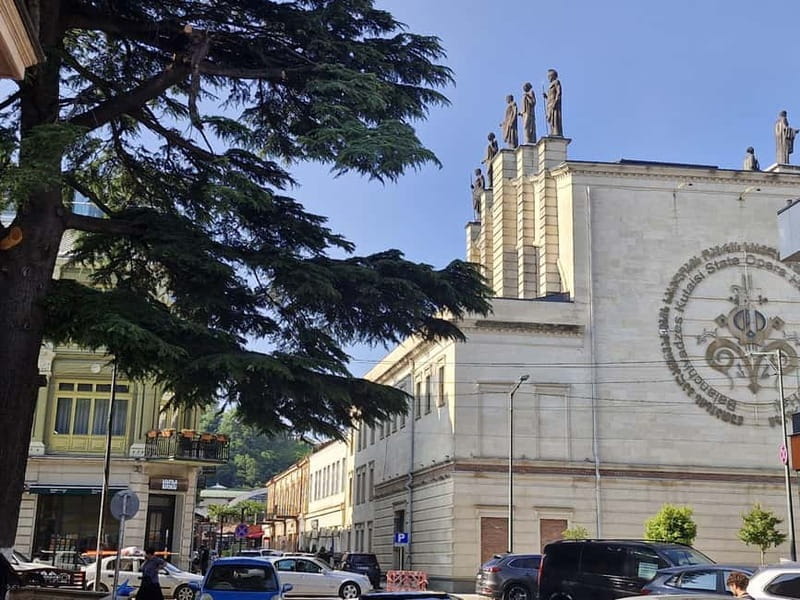 Kutaisi: Guided Walking Tour with Local Snack - Cross the White Bridge and Take in the Views