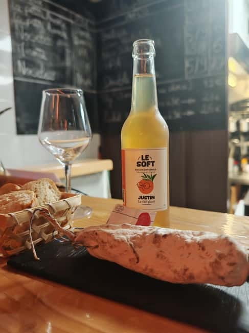 La Balade Gourmande - Explore Aix-en-Provence by night with Thomas - The Atmosphere and Social Vibe