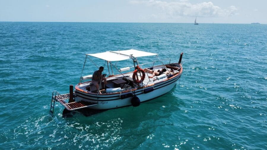 La Spezia: Sunset boat tour in Golfo Dei Poeti - The Experience: A Close-Up Look at the Sunset Boat Tour