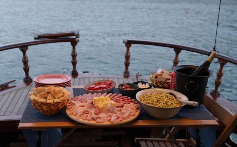 La Spezia: Sunset Cruise with Aperitif and Dinner - An In-Depth Look at the La Spezia Sunset Cruise