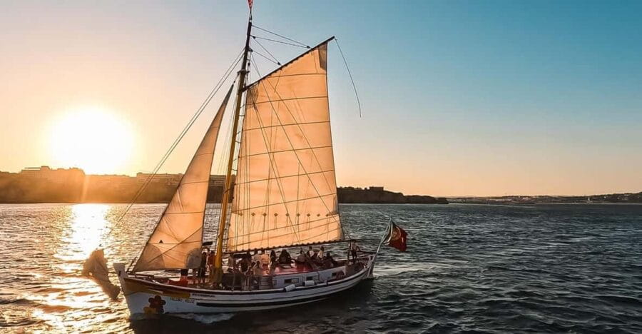 Lagos: Sunset Sail aboard a Traditional Boat with Prosecco - Entering Lagos: The Experience