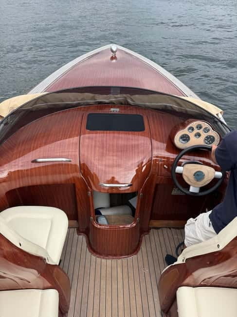 Lake Como 1 hour Luxury Private Wooden Boat Tour with driver - Introduction to the Lake Como Private Tour