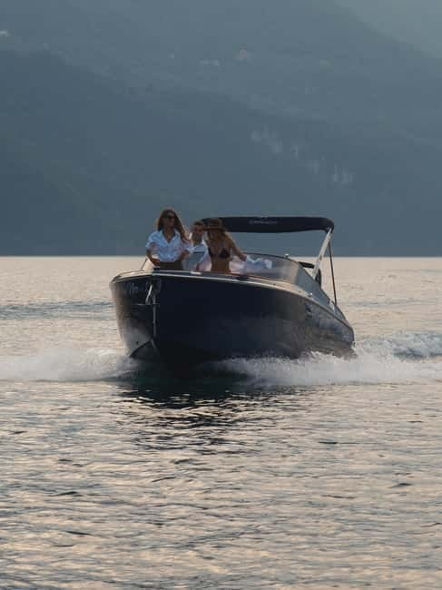 Lake Como: Luxury cruise and aperitif - The Magic of Sunset and Villa Illumination