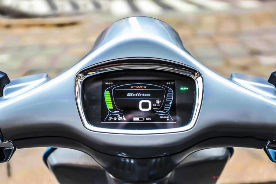 LANGHE: Vespa tour with a delicious Barolo wine tasting - Discovering Piedmont’s Vineyards on an Electric Vespa