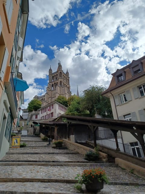 Lausanne: Private Chocolate and History Tour - Exploring Lausanne’s Old Town: A Walk Through Time and Taste