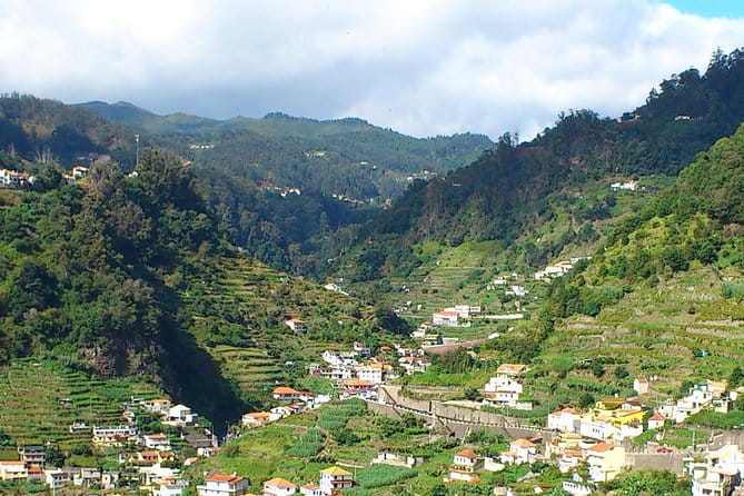 Levada dos Maroços - The trail itself: a peaceful journey through terraces and water channels