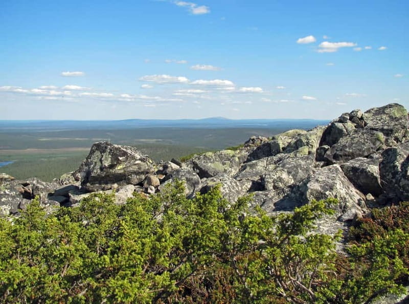 Levi: Fell Summit Tour and Samiland visit - Exploring the Scenic Gondola Ride and Summit Views