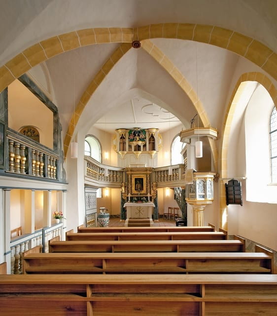 Lichtenwalde Castle: Guided tour - Exploring the Red and Green Salons