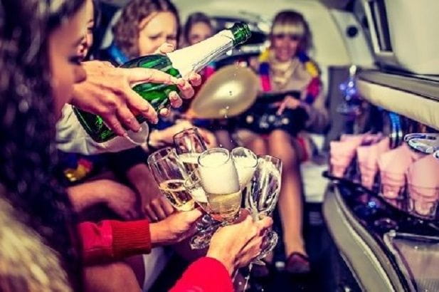 Limo Party Tour in Warsaw & Club Package - How the Experience Works
