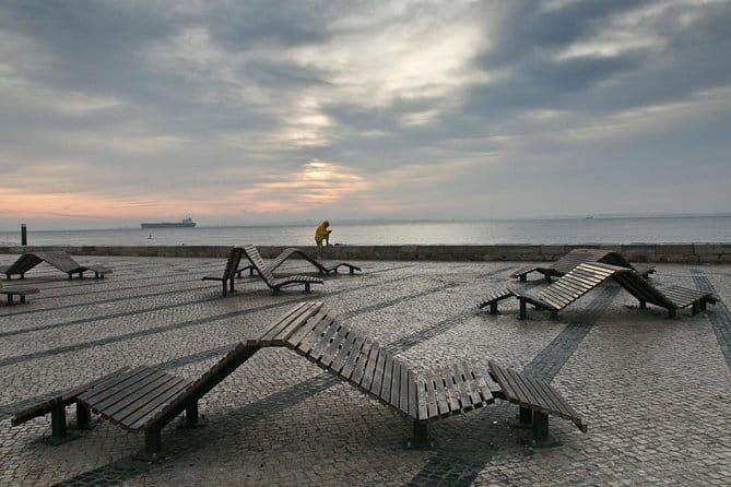 Lisbon From the 1755 Tsunami to the Age of Tourism - Private walking tour - Modern Lisbon and vibrant culture