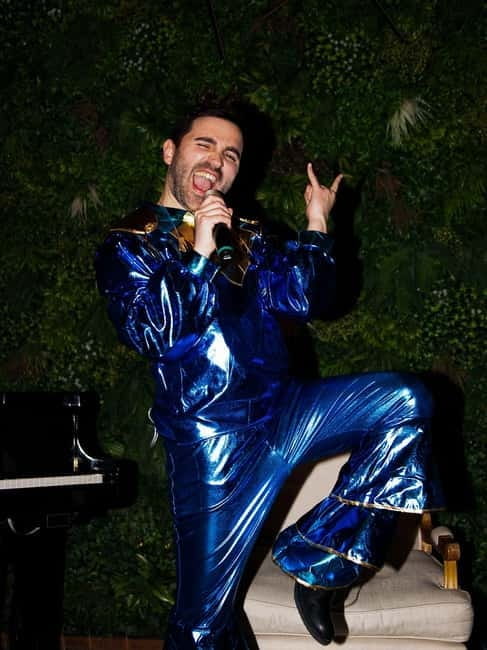 Lisbon: Mamma Mia Station Dinner Show with Drinks - What Could Be Better?