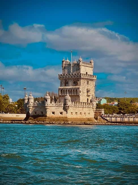 Lisbon On a Sailboat - Cultural Facts and Sailing Experience - Detailed Route and Landmarks: What You’ll See and Experience