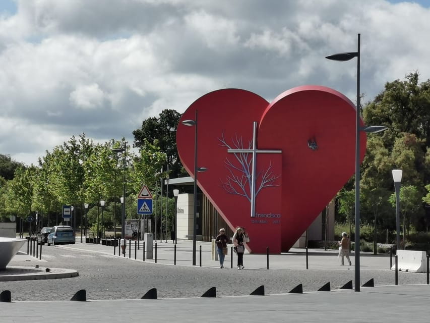Lisbon to Fatima Nazaré and Óbidos Private Full Day Tour - The Monastery of Batalha: Gothic Majesty