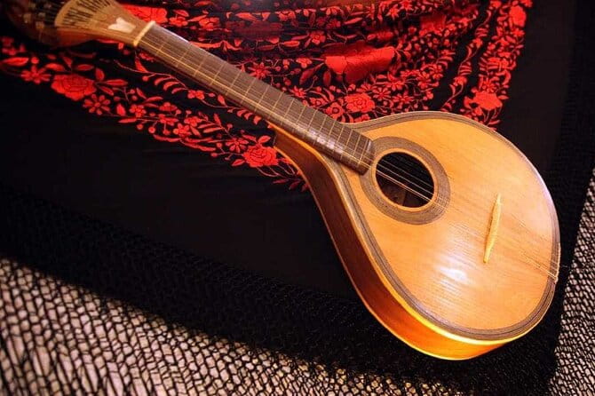 Live Fado Show with Traditional Dinner and Lisbon by Night - Transportation and Practicalities