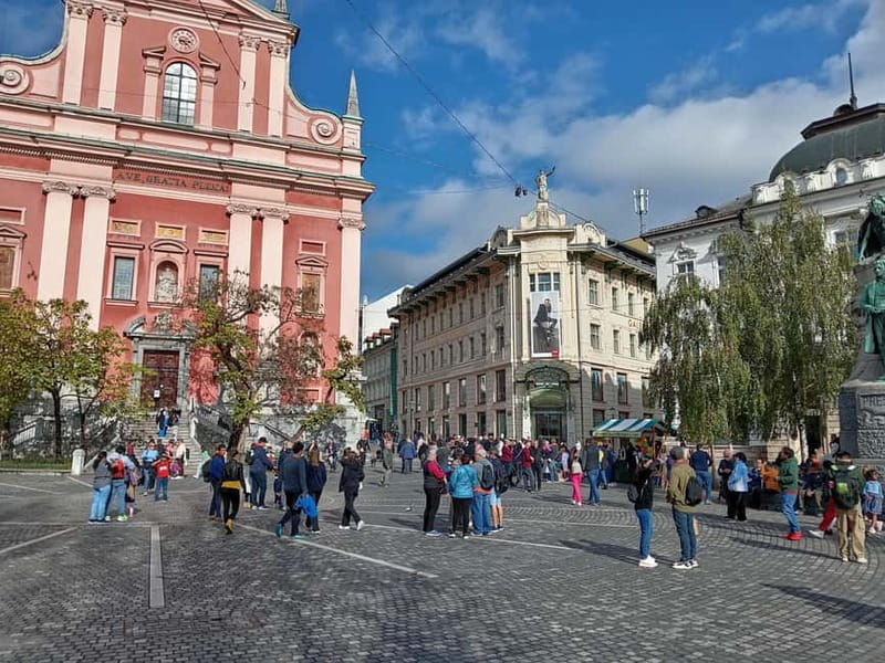 Ljubljana: Old Town Guided Walking Tour in French - The Landmark Stops: What You’ll See and Learn