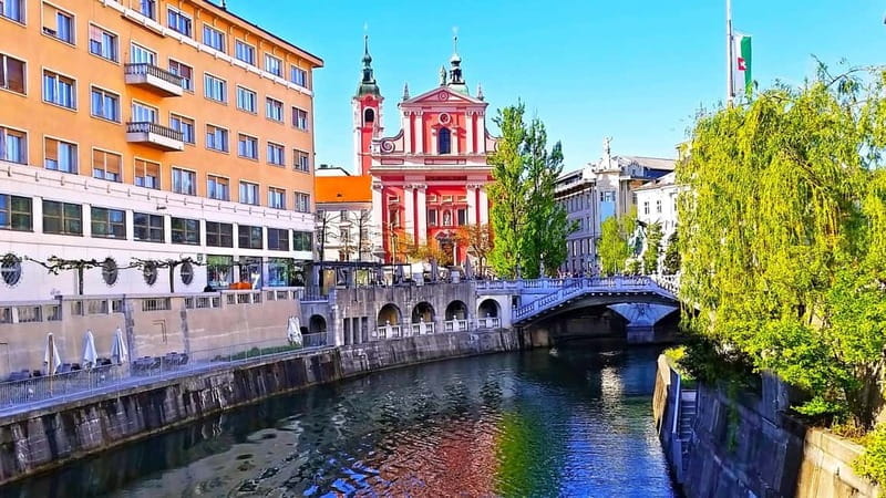 Ljubljana: Old Town Private Walking Tour with a Local Guide - Price and Logistics: Does It Offer Good Value?