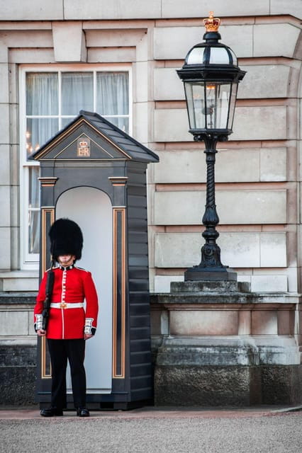 London: Changing of the Guard Self Guided Best Locations - Price and Logistics: Is It Worth the Cost?