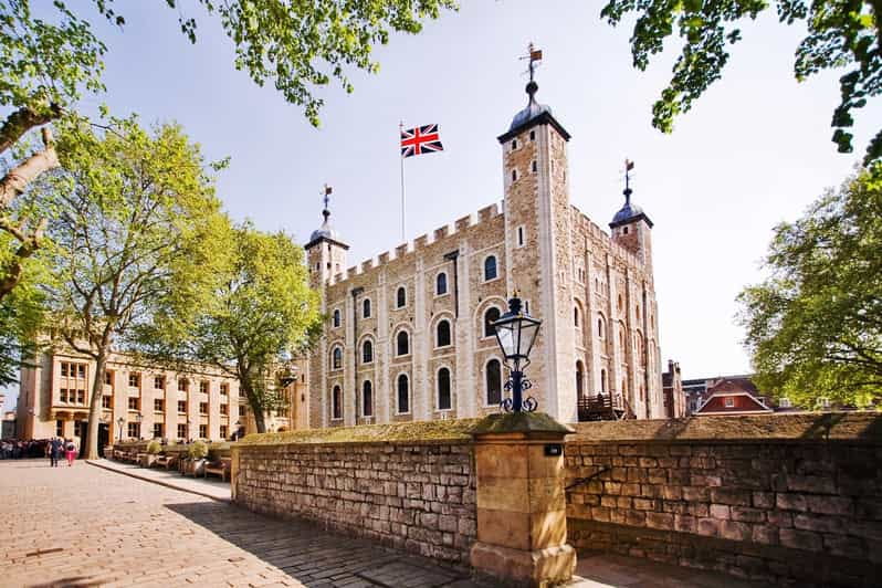 London: Harry Potter Tour, Tower of London & River Cruise - London’s Theatre & Cinema Scene: A Real-life Movie Set