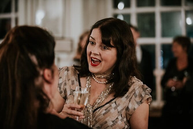 London Murder Mystery Dinner Cruise - The Dining Experience: Food and Drinks