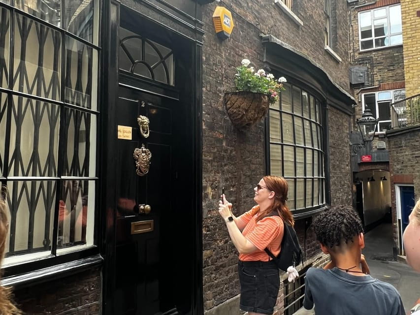London: Private Magic Harry Potter Tour with Top Magician - Magic and Sightseeing Collide at Each Stop