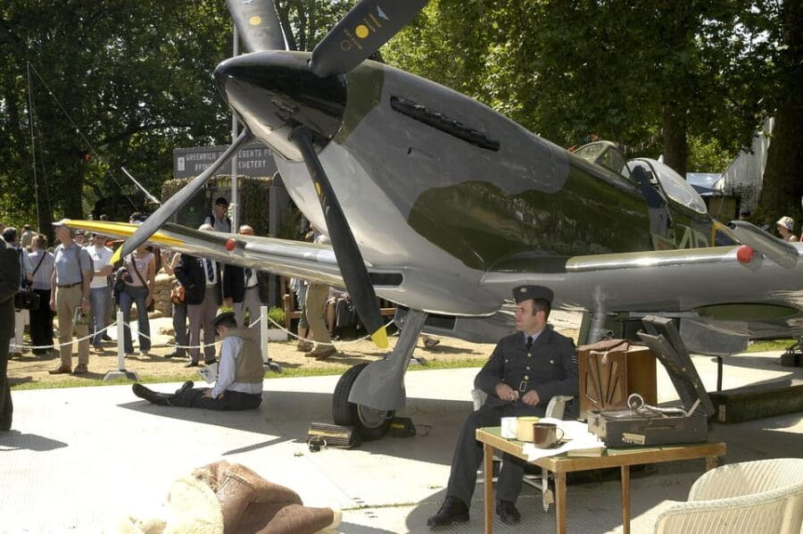 London: Spitfire Cockpit Experience - Entering The World of WWII Aviation in London