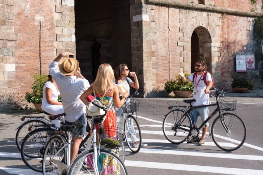 Lucca: 3-Hour Bikes & Bites Foodie Adventure like a Local - Entering The Heart of Lucca
