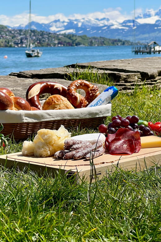 Luxury picnic by Zurich lake - The Itinerary: From Starting Point to Scenic Viewpoint