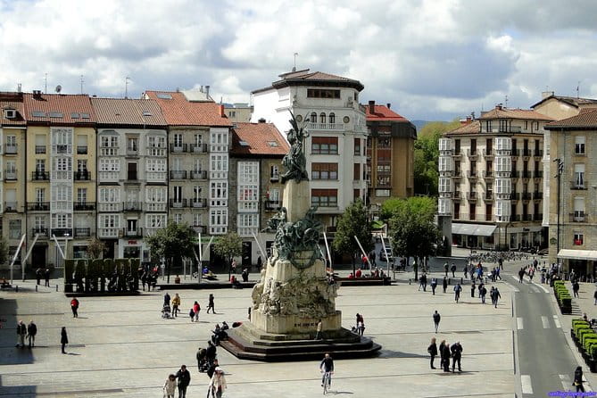 Luxury Tour By Alava (Vitoria-Gasteiz and Salinas De Añana) - Exploring Vitoria-Gasteiz Old Town