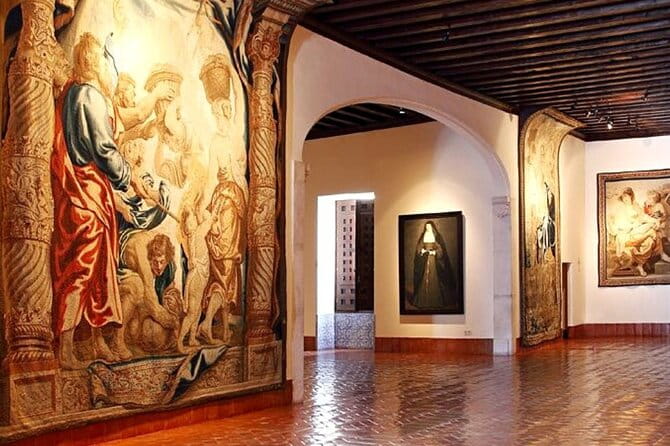 Madrid Guided Tour of the Descalzas Reales Monastery - Walking Inside: The Art, Architecture, and Unique Features