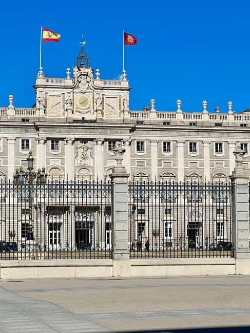 Madrid on foot: From Debod to Retiro - Visiting the Royal Palace and Surroundings: A Glimpse of Royal Grandeur