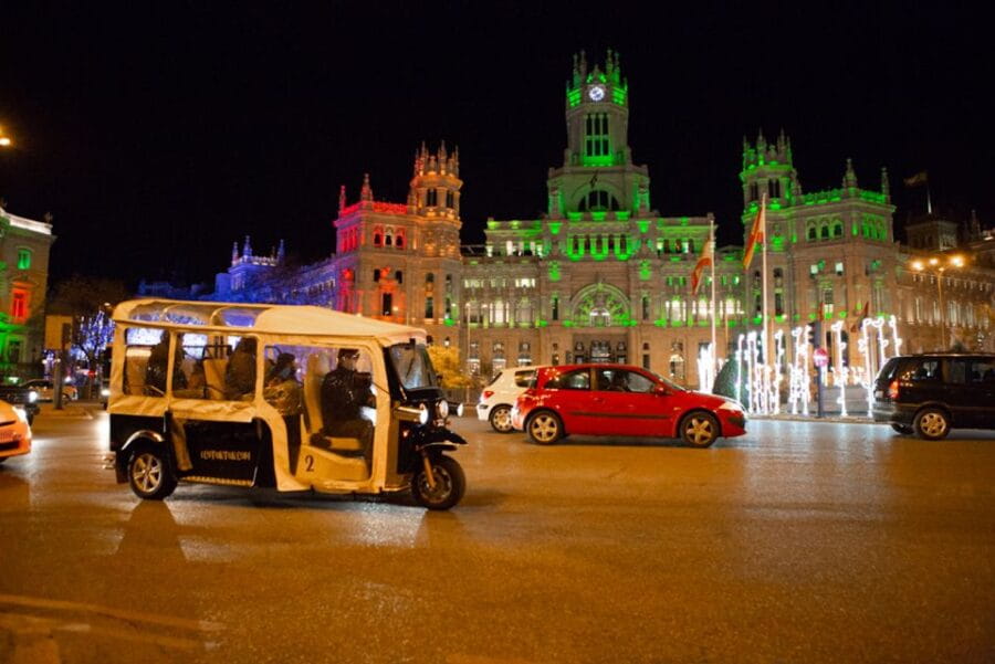 Madrid: Private Christmas Lights Tour by Eco Tuk-Tuk - Who Is This Tour Best Suited For?