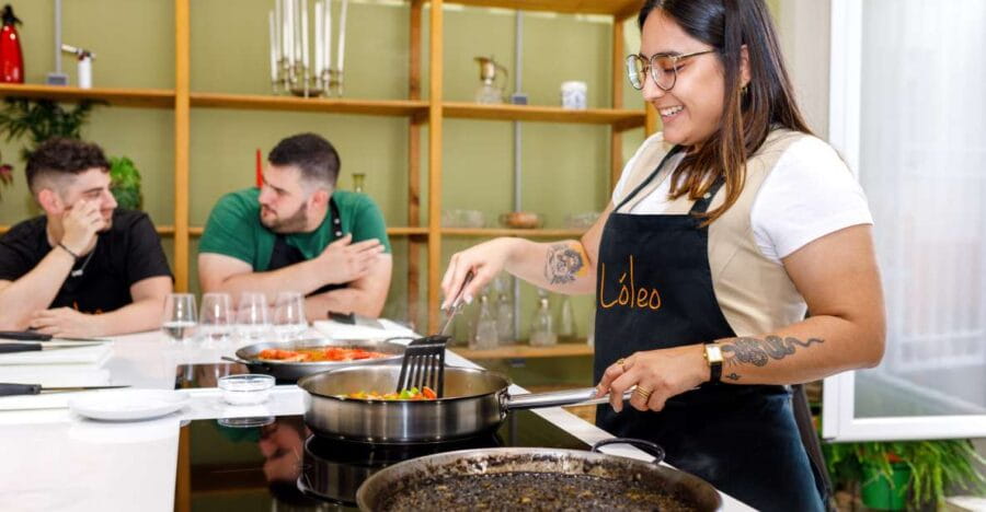 Madrid: Tapas & Paella Cooking Class with Expert Chef - The Warm Welcome: Meeting Chef Lola in the Heart of Madrid