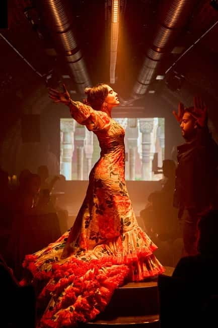 Madrid: the most impressive flamenco show at Tablao la Carmela! - Entrance to an Intimate Flamenco Show