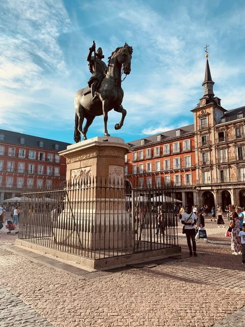 Madrid: Welcome to Madrid Guided Walking Tour in English - Walking Through Madrid’s Historic Heart: Plaza Mayor and Plaza de la Villa