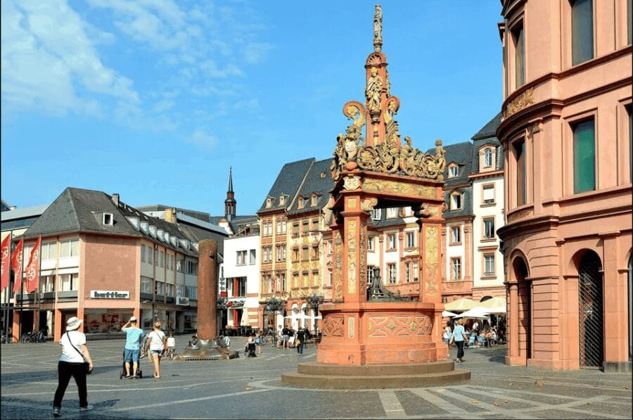 Mainz Highlights, private walking tour - The Guide and Personalization