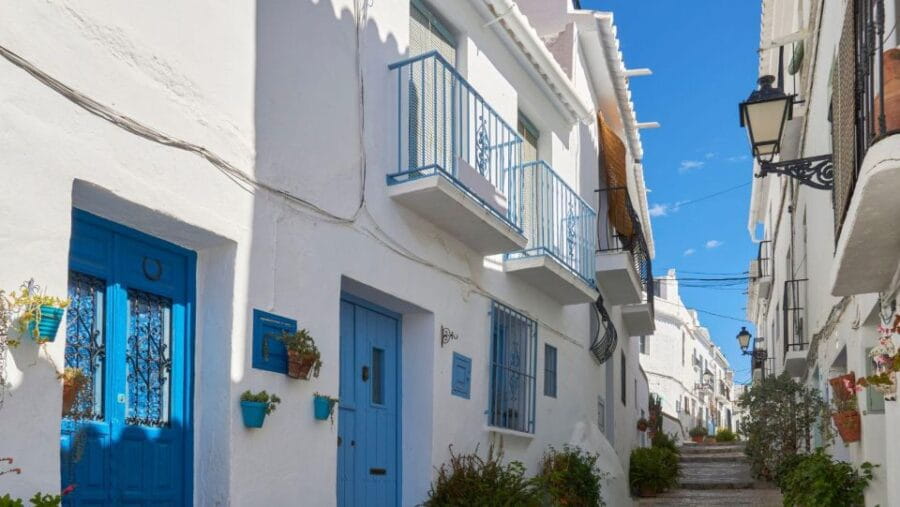 Malaga: Frigiliana & Nerja Tour with Local Product Tastings - Exploring Frigiliana: Charm and Character