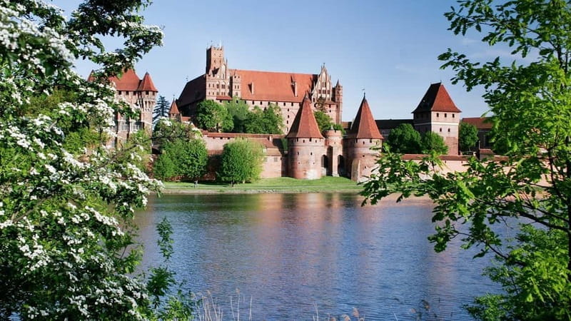 MALBORK: Castle of the Teutonic Oder from Warsaw - private - Price and Logistics