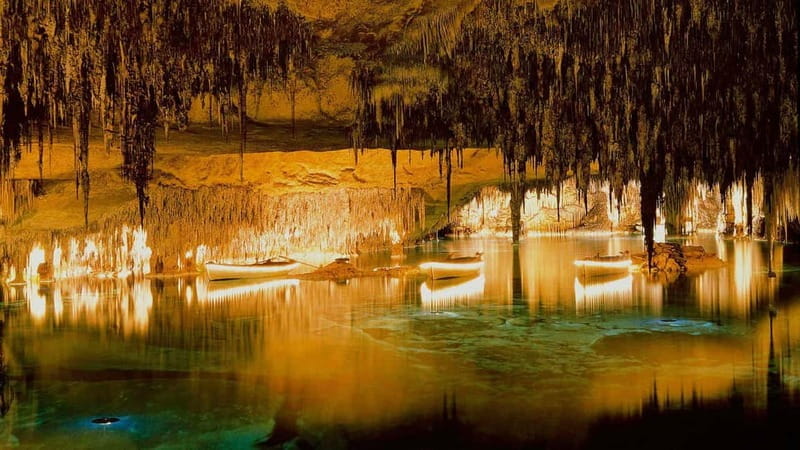 Mallorca: Half-day of Natural Wonders at the Drach Caves - The Pearl Factory: A Touch of Local Artistry
