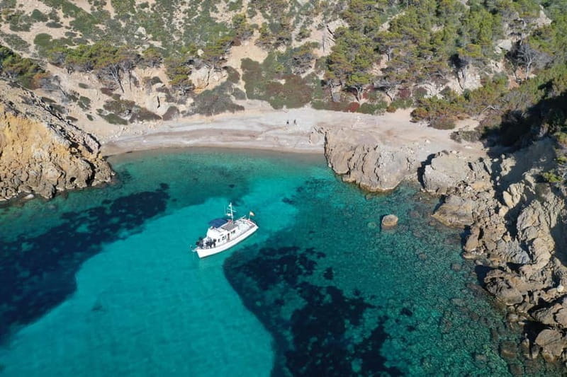 Mallorca: Private boat tour in Palma de Mallorca - Exploring Mallorca’s Coastline with a Private Boat