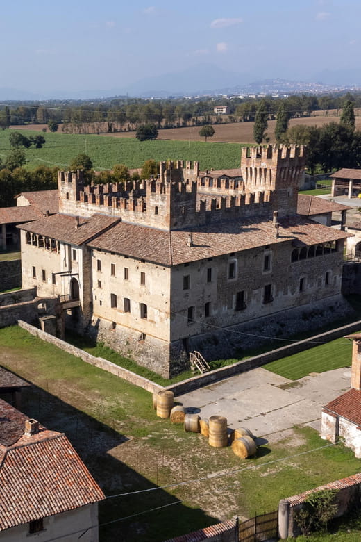 Malpaga Castle guided tour - Exploring Malpaga Castle: A Medieval Treasure