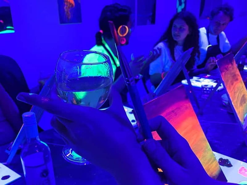 Malta: Glow-in-the-Dark Drink & Paint Experience - Setting the Scene: What to Expect at The Art Hub Malta