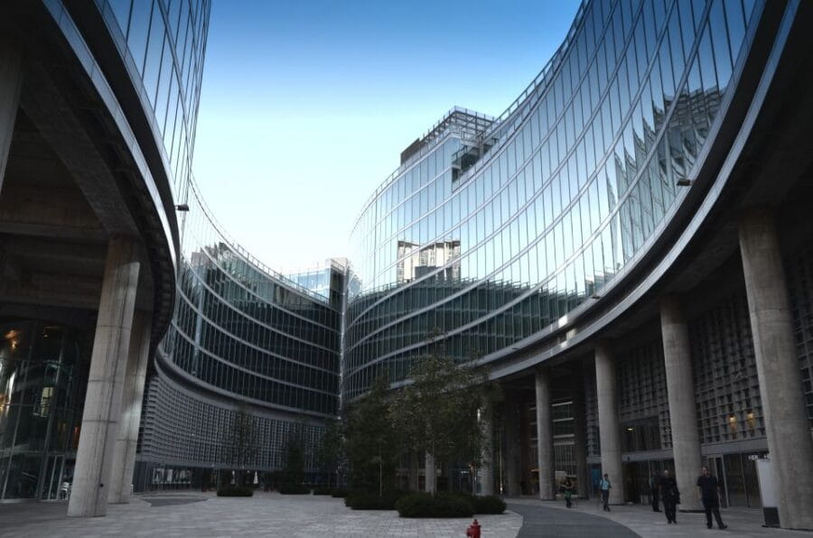 Milan: Piazza Gae Aulenti and Pelli Tower Walking Tour - Discovering the Modern District of Milan