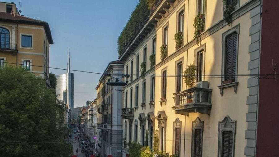 Milan: Private Walking Tour of the Brera District - Visiting the Historic Bridges and Canals