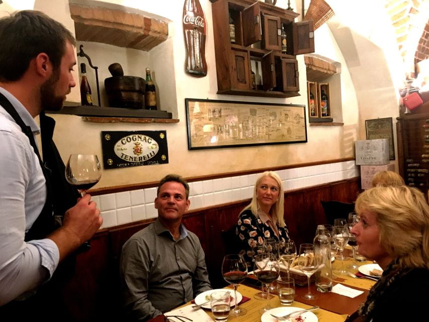 Milan Wine Tasting Experience - Tasting Three Wines in Milans Central Space