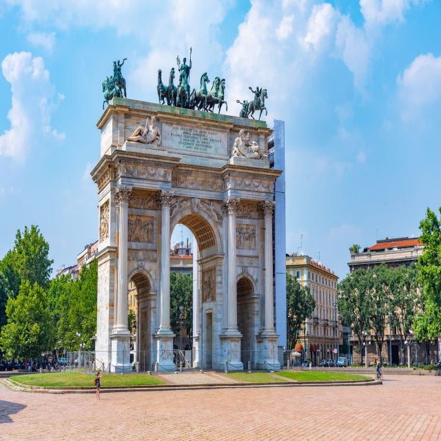 Milan: World War II Private Walking Tour - The Rise of Mussolini and Italian Fascism in Milan