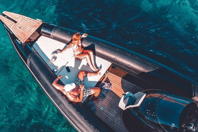 Milos Private Sunset Experience - Onboard Comforts: Drinks, Snacks, and Entertainment