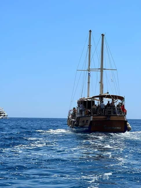 Mini Sunset Cruise from the Bay of Naples to Sorrento - The Bay of Naples: Breathtaking Views and Guided Sightseeing