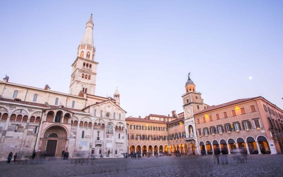 Modena: Walking Food Tour and Highlights with a Local Guide - Discovering Modena’s Highlights: A Closer Look